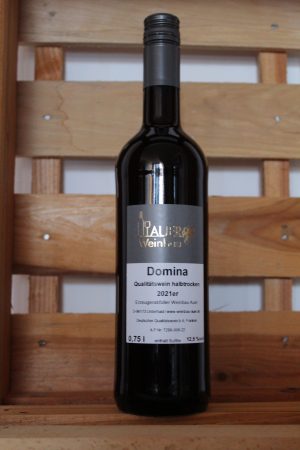 Weinbau Auer - Domina Halbtrocken